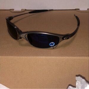 Rare. Oakley Juliet plasma ice polarized sunglasses